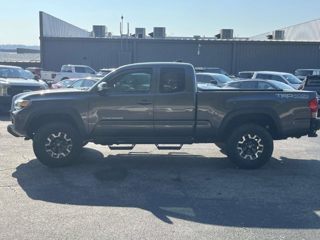 Used 2017 Toyota Tacoma TRD Off-Road w/ Tow Package AWD/4WD image 7