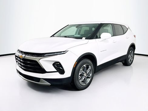 Used 2025 Chevrolet Blazer LT FWD image 3