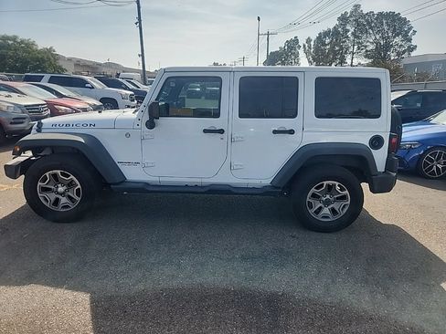 Used 2015 Jeep Wrangler Unlimited Rubicon w/ Connectivity Group AWD/4WD image 10