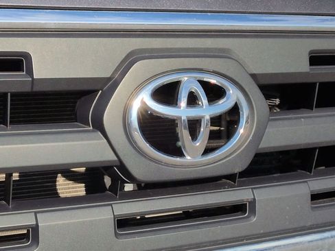 Used 2016 Toyota Tacoma TRD Off-Road image 12