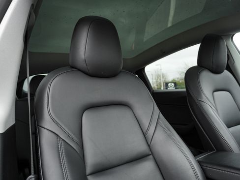 Used 2023 Tesla Model Y Performance image 31