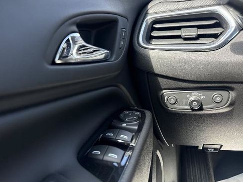 Certified 2024 Chevrolet Equinox Premier AWD/4WD image 17