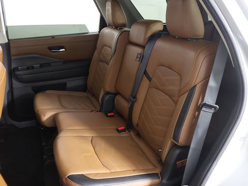 Used 2024 Nissan Pathfinder Platinum w/ Cargo Package AWD/4WD image 36