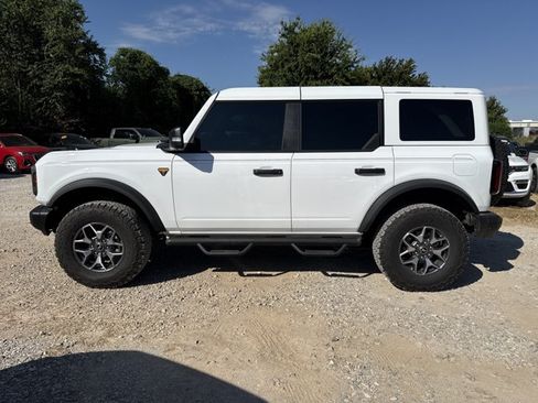 Used 2025 Ford Bronco Badlands AWD/4WD image 3