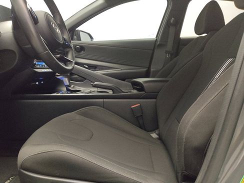 Used 2025 Hyundai Elantra Sport FWD image 17