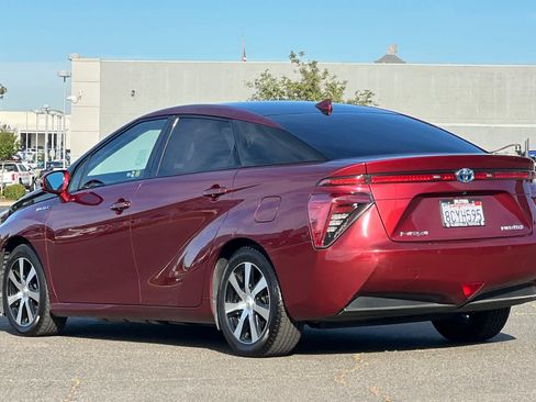 Used 2018 Toyota Mirai FWD image 7