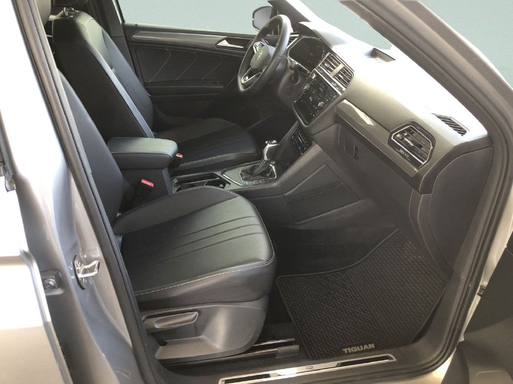 Used 2024 Volkswagen Tiguan SE R-Line FWD image 14