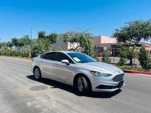 Used 2018 Ford Fusion SE FWD image 10