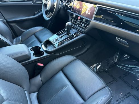 Used 2025 Porsche Macan image 17