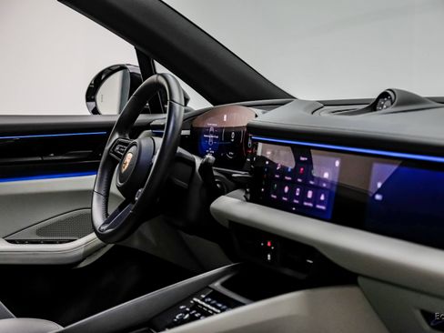 Used 2025 Porsche Macan 4 Electric AWD/4WD image 47