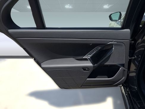 Used 2025 BMW i7 eDrive50 w/ Premium Package image 19