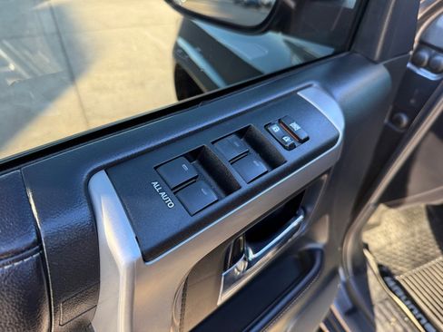 Used 2016 Toyota 4Runner SR5 image 22