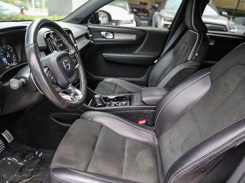 Used 2019 Volvo XC40 T4 R-Design FWD image 18