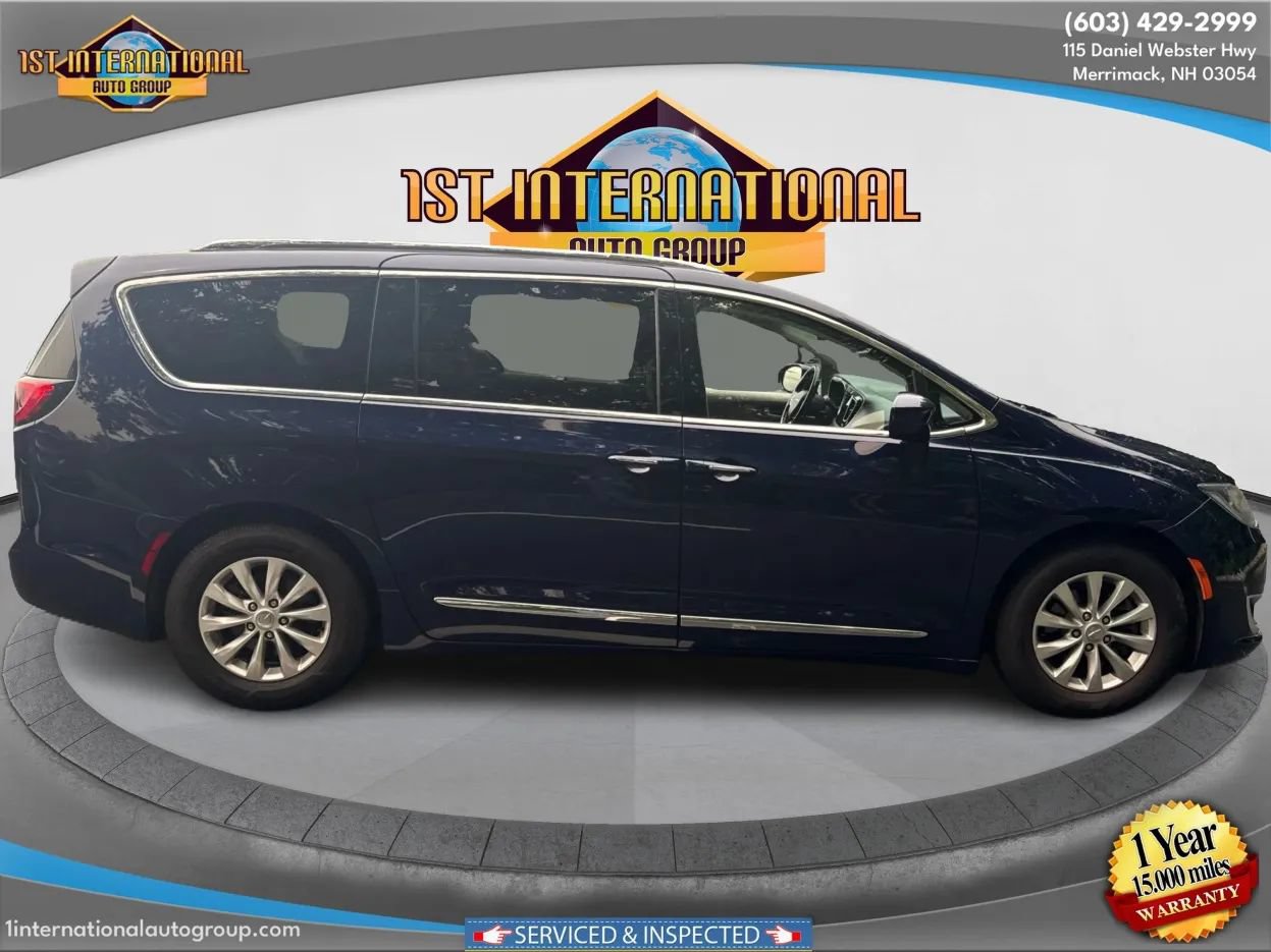 Used 2019 Chrysler Pacifica Touring-L FWD image 10