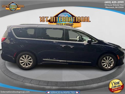 Used 2019 Chrysler Pacifica Touring-L FWD image 10