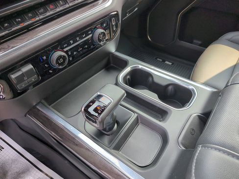 Used 2022 Chevrolet Silverado 1500 LTZ image 12