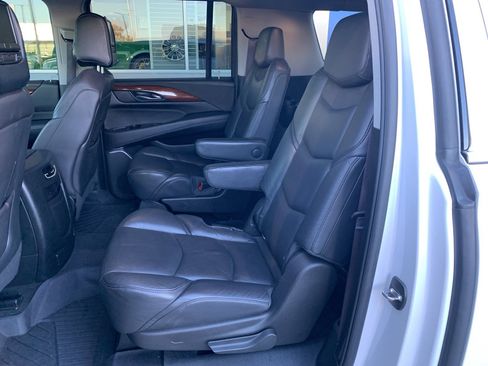 Used 2017 Cadillac Escalade ESV 4WD image 18