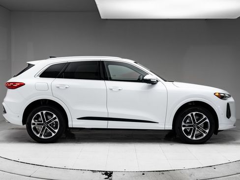 Certified 2025 Audi Q5 Premium w/ Convenience Package AWD/4WD image 28