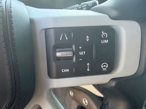 Used 2024 Land Rover Defender 90 X-Dynamic SE AWD/4WD image 15