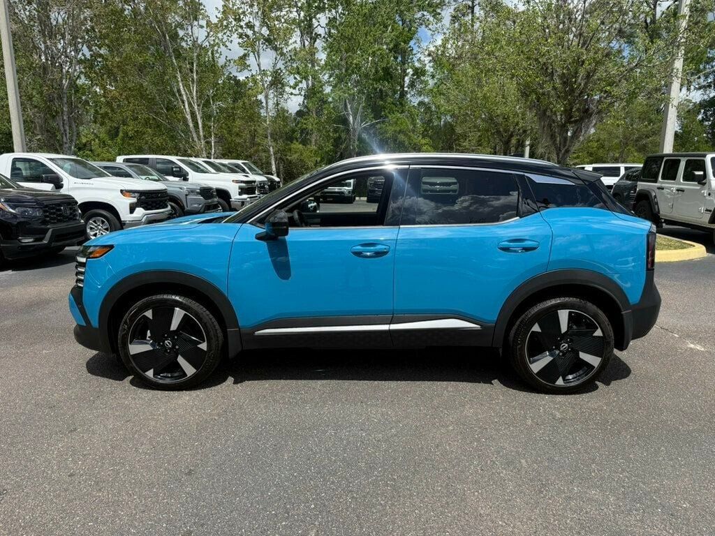 Used 2025 Nissan Kicks SR w/ SR Premium Package FWD image 2