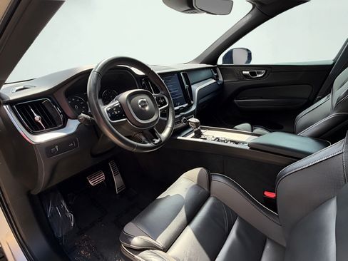 Used 2020 Volvo XC60 T5 R-Design FWD image 17