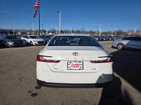 Used 2025 Toyota Camry LE image 4