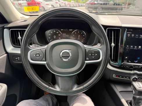 Used 2018 Volvo XC60 T5 Momentum w/ Vision Package AWD/4WD image 26