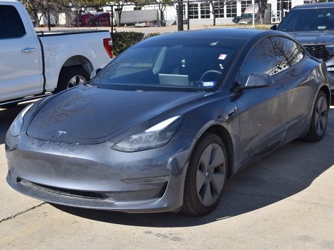 Used 2021 Tesla Model 3 Standard Range Plus image 2