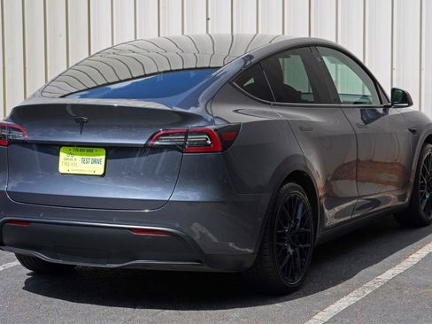 Used 2022 Tesla Model Y Long Range AWD/4WD image 55