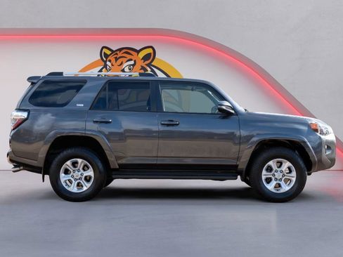 Used 2020 Toyota 4Runner SR5 Premium image 3