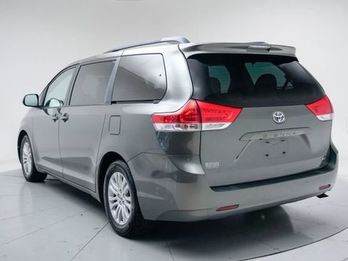 Used 2014 Toyota Sienna XLE FWD image 3
