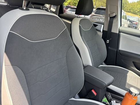 New 2025 Volkswagen Taos SE image 19