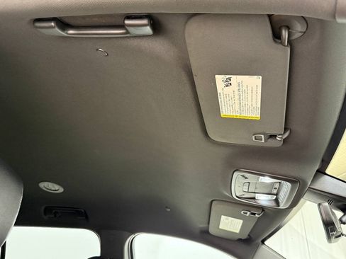 Used 2022 Chevrolet Traverse LT FWD image 34