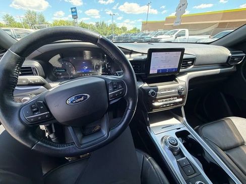Used 2020 Ford Explorer XLT w/ Equipment Group 202A AWD/4WD image 15