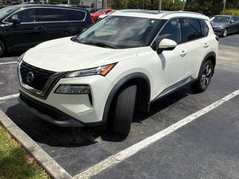 Used 2021 Nissan Rogue SL w/ Premium Package FWD image 3