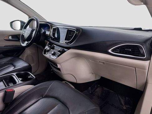 Used 2019 Chrysler Pacifica Touring-L w/ Advanced Safetytec Group image 37