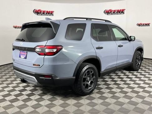 Used 2025 Honda Pilot TrailSport image 3