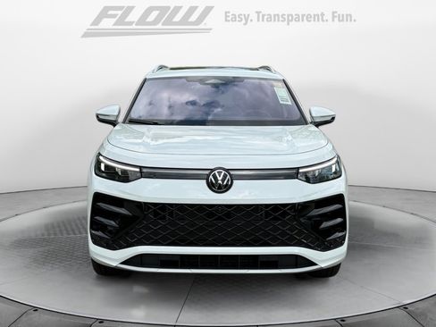 New 2026 Volkswagen Tiguan SEL R-Line AWD/4WD image 2