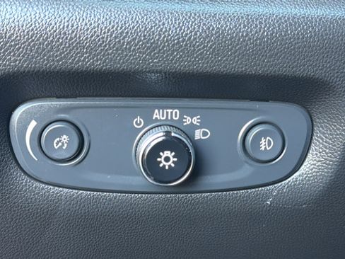 Used 2021 Chevrolet Traverse Premier AWD/4WD image 18