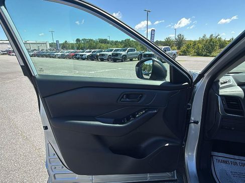 Used 2025 Nissan Rogue S AWD/4WD image 21