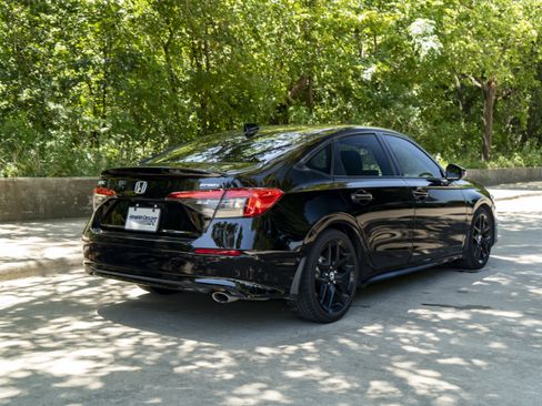 Used 2023 Honda Civic Sport image 9