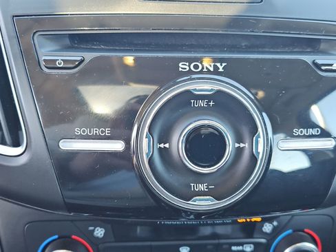 Used 2017 Ford Focus SEL image 18