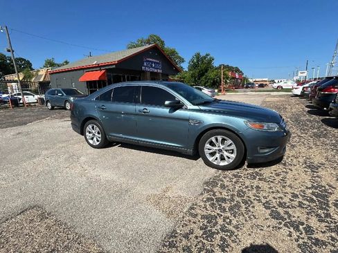 Used 2010 Ford Taurus SEL image 6