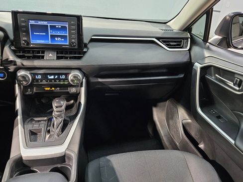 Used 2021 Toyota RAV4 XLE FWD image 11