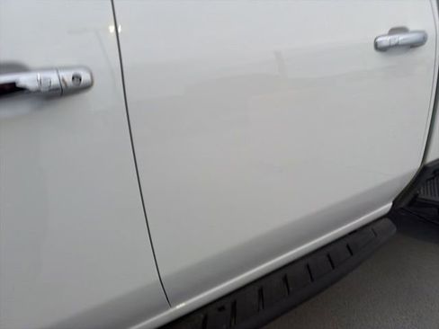 Used 2022 GMC Sierra 2500 SLT w/ SLT Preferred Package image 17