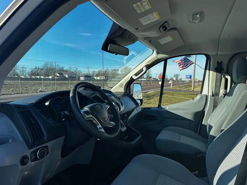 Used 2015 Ford Transit 350 XLT image 9