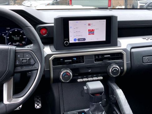 Used 2025 Toyota Tacoma TRD Sport image 7