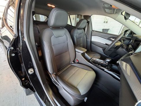 Used 2025 Chevrolet Trax LT image 35