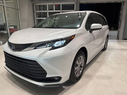 New 2025 Toyota Sienna XLE