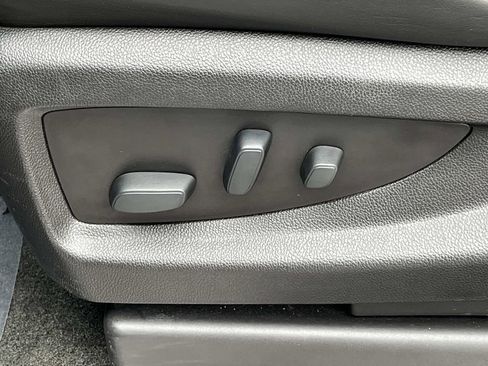 Used 2018 GMC Yukon Denali w/ Denali Ultimate Package image 25